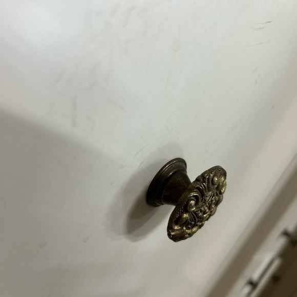 Drawer pull knobs - Picture 3 of 6